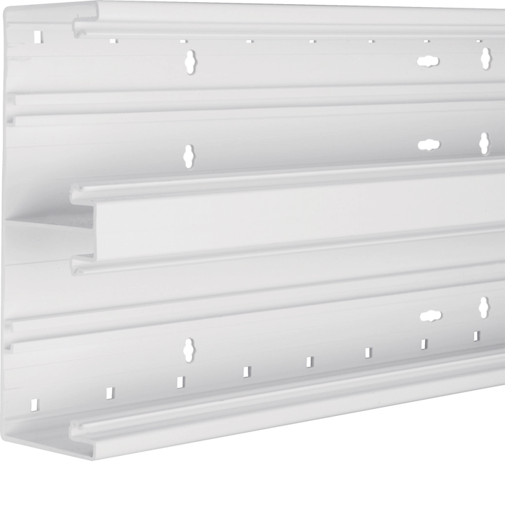 Hager BRP65210D19016 Kanāla pamatne, PVC, Traffic White