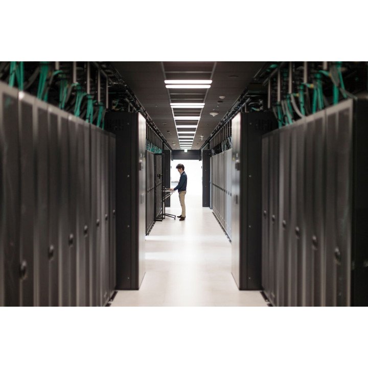 HPE Aruba CX 6200F 12G PoE 139W hallittu kytkin R8Q72A