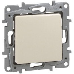 Legrand Niloe промежуточный выключатель белый