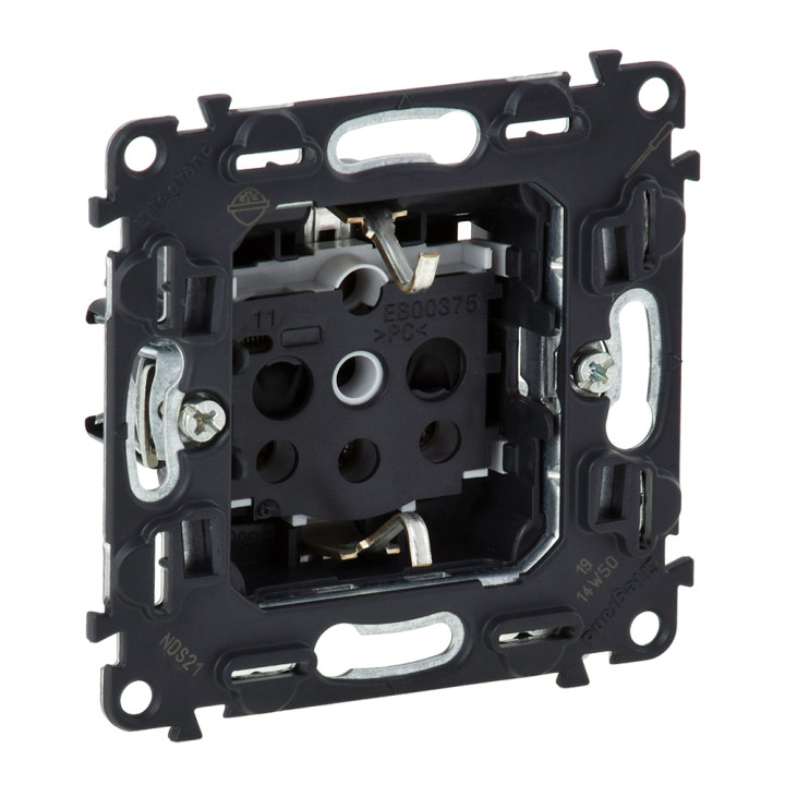 2P+E pistikupesa luugidega Valena InMatic -kruviklemmid -Saksa std-16A-250V