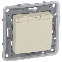 Legrand Niloe розетка 2P+E IP44