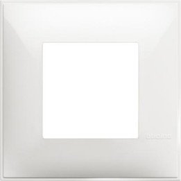 Рамка Classia Basics белая 1 место