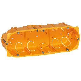 Legrand Batibox коробка 3-местная 50 мм