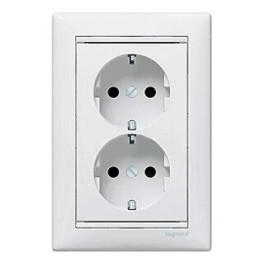 PRIZAS 2X2P+T SCHUKO A VIS BLANC