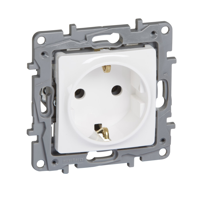 Legrand Niloe 2P+E винтовые клеммы белый