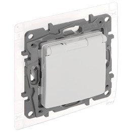 LEGRAND LE-764537 Niloe настенная розетка одинарная 16A 230V IP44 для улицы тип E