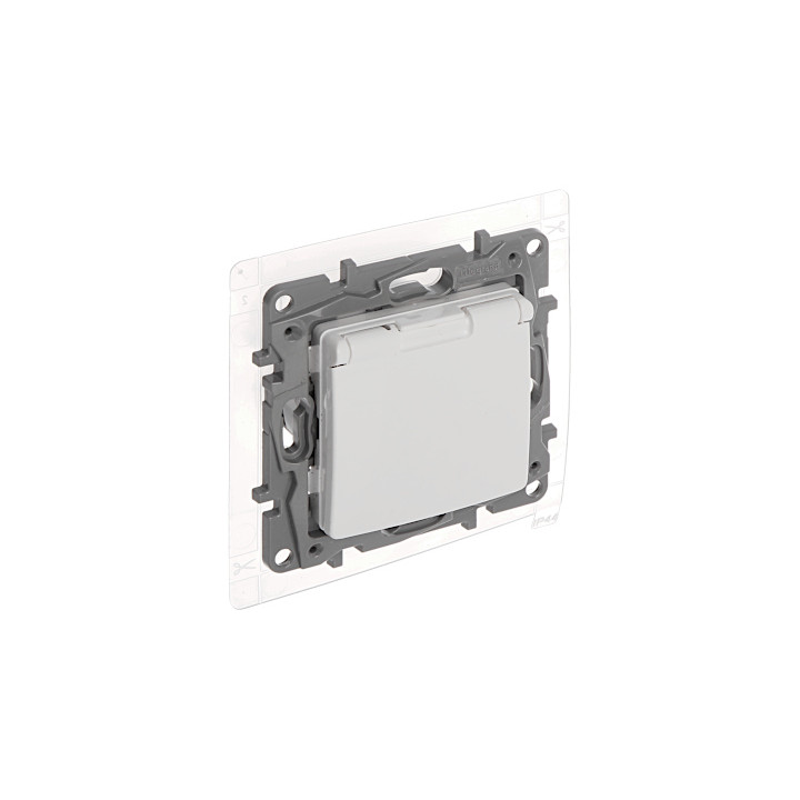 ÜHE PIstikupesa LE-764537 Niloe 230 V 16 A IP44 LEGRAND