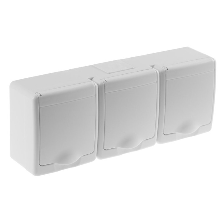 BETA virsmas ligzda 3-grupu ar zemējumu un vāku balts IP44
